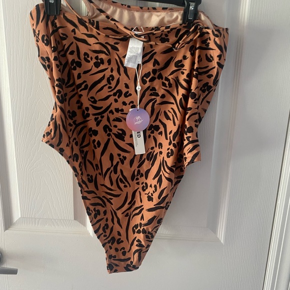 Leopard print off shoulder brand new swimsuit with tags - Picture 1 of 2
